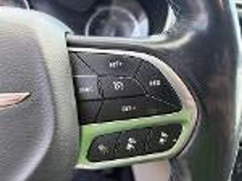 Used 2021 Chrysler Pacifica Touring-L w/ Premium & Safety Sphere Group FWD image 15