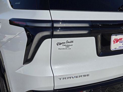 New 2026 Chevrolet Traverse High Country image 9