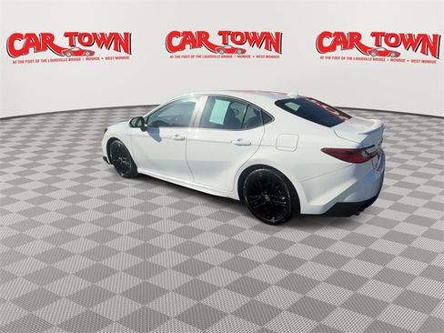 Used 2025 Toyota Camry Hybrid image 6
