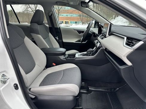 Used 2020 Toyota RAV4 XLE image 25