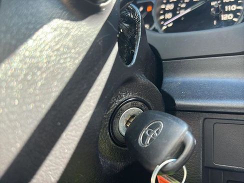 Certified 2019 Toyota Tundra SR5 image 28