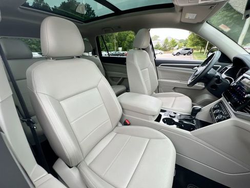 Certified 2022 Volkswagen Atlas SE w/ Panoramic Sunroof Package image 25