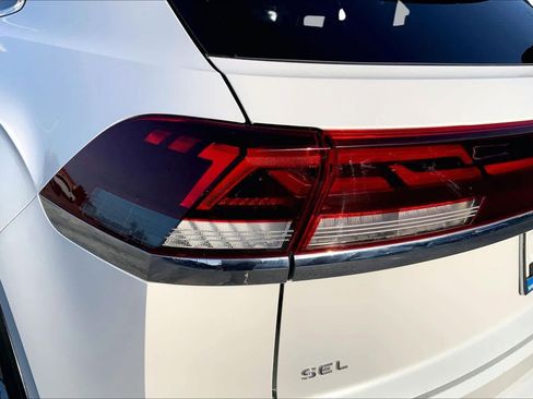 Used 2024 Volkswagen Atlas Cross Sport SEL R-Line AWD/4WD image 26
