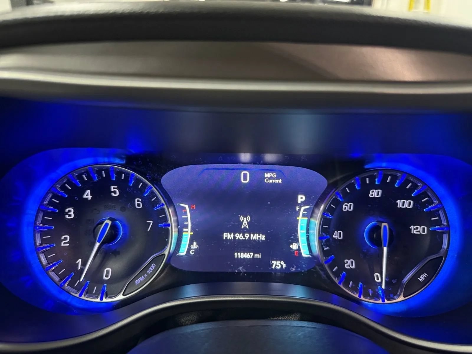 Used 2023 Chrysler Pacifica Touring-L FWD image 11