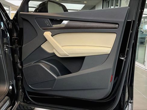 Used 2023 Audi Q5 2.0T Premium w/ Convenience Package image 23