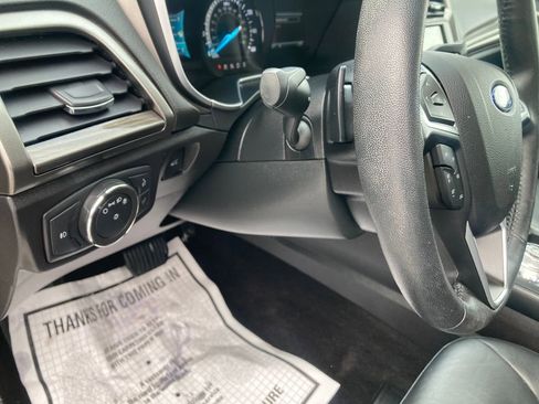 Used 2017 Ford Fusion SE w/ Fusion SE Technology Package image 17