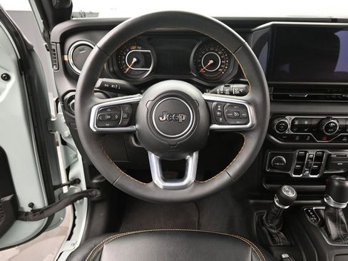 Used 2024 Jeep Wrangler Sahara image 27