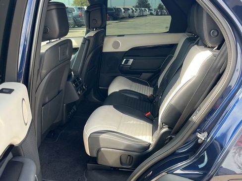 Used 2023 Land Rover Discovery HSE R-Dynamic AWD/4WD image 12