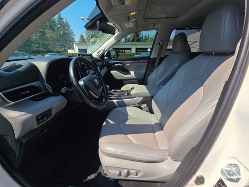 Used 2021 Toyota Highlander Limited AWD/4WD image 19