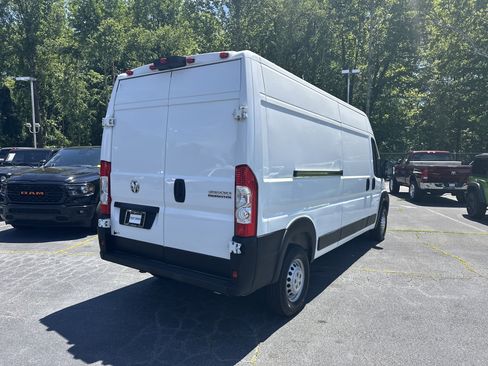 Used 2025 RAM ProMaster 2500 w/ Convenience Group FWD image 9