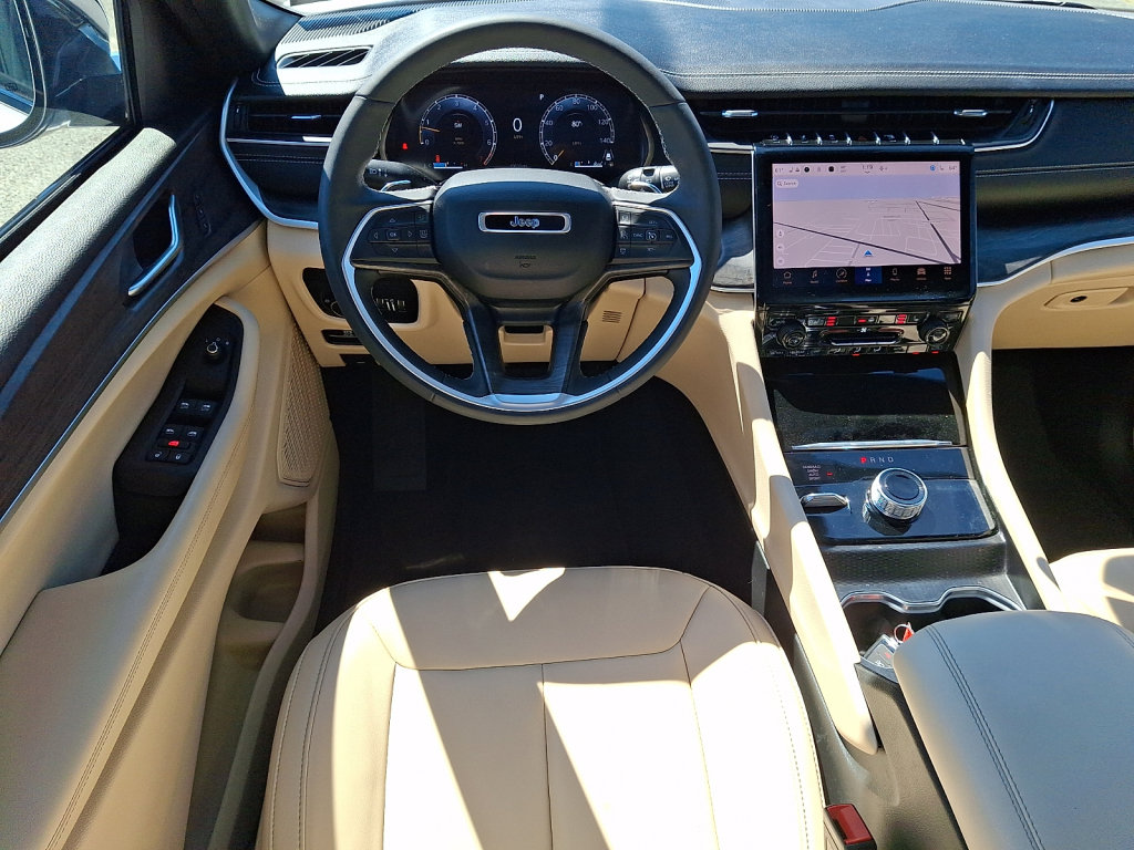 Used 2025 Jeep Grand Cherokee Limited AWD/4WD image 22