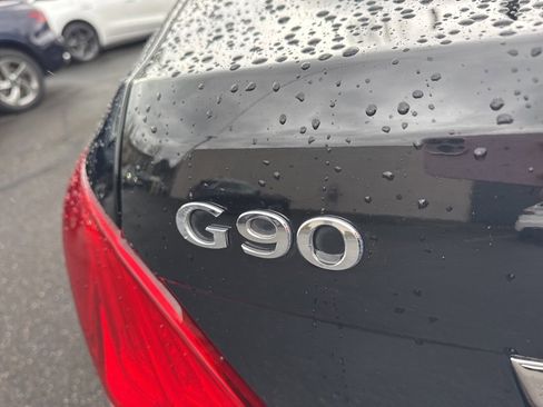 Used 2017 Genesis G90 3.3T Premium image 10
