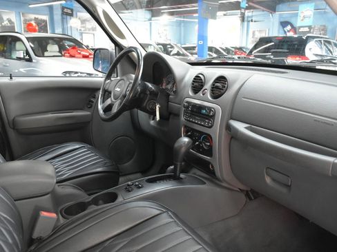 Used 2006 Jeep Liberty Sport AWD/4WD image 30