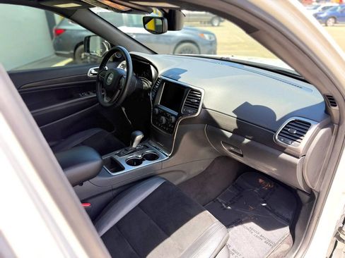 Used 2018 Jeep Grand Cherokee Altitude AWD/4WD image 23