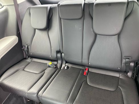 Used 2024 Kia Carnival LX FWD image 23