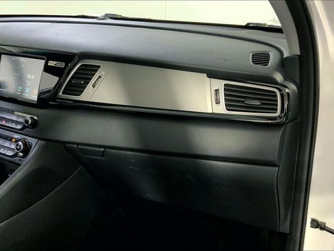 Used 2018 Kia Niro Touring FWD image 15