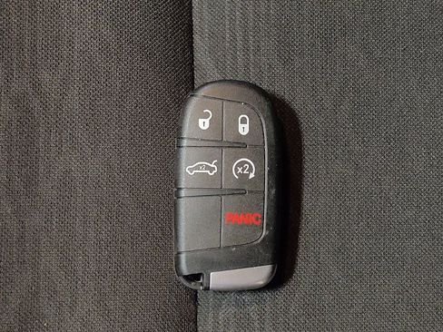 Used 2021 Dodge Durango SXT w/ 3rd Row Seating Group RWD image 32