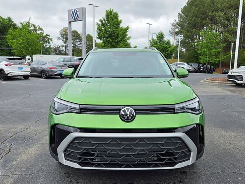 Certified 2025 Volkswagen Taos SE w/ Panoramic Sunroof Package FWD image 8