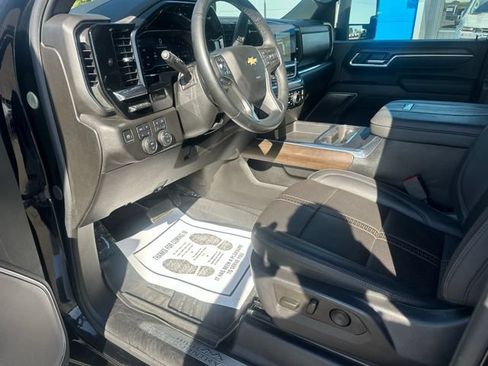 Used 2025 Chevrolet Silverado 2500 High Country w/ Technology Package AWD/4WD image 14