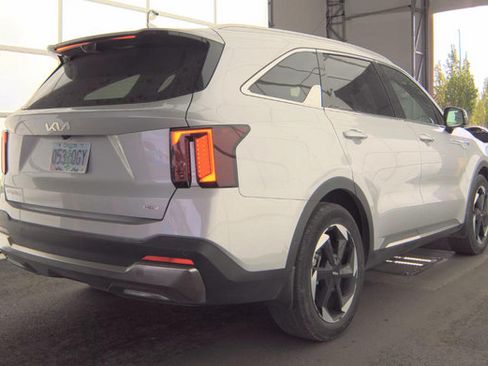 Used 2025 Kia Sorento SX Prestige AWD/4WD image 3