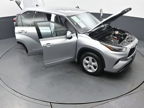 Used 2022 Toyota Highlander LE AWD/4WD image 56