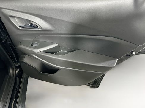 Used 2025 Chevrolet Trax LT FWD image 28