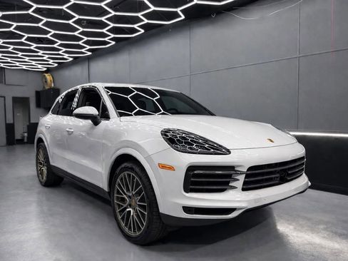 Used 2022 Porsche Cayenne Platinum Edition w/ Premium Package Plus image 6