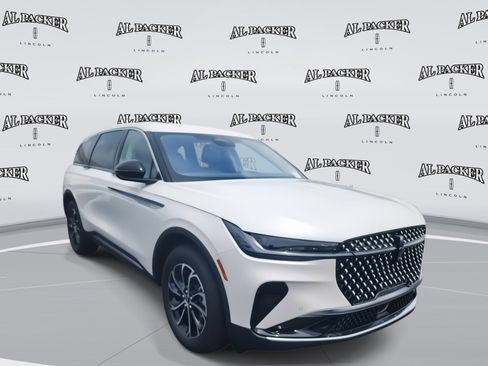 New 2025 Lincoln Nautilus Premier image 7