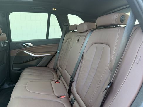 Used 2022 BMW X5 xDrive40i w/ M Sport Package image 32