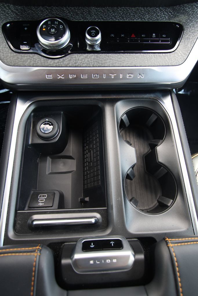 Used 2025 Ford Expedition Tremor AWD/4WD image 27