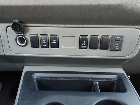 Used 2019 Nissan NV 2500 SV image 41