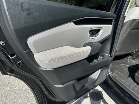 Used 2023 Honda Pilot LX image 18