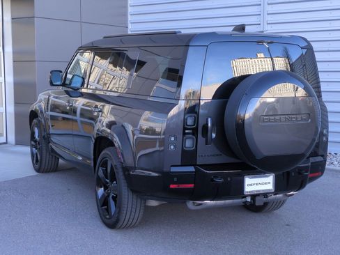 New 2026 Land Rover Defender 130 X-Dynamic SE image 7