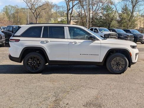 New 2026 Jeep Grand Cherokee 4WD image 2
