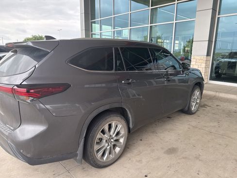 Used 2024 Toyota Highlander Limited image 17