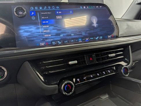 Used 2025 Chevrolet Suburban Premier image 27