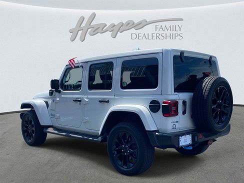 Used 2023 Jeep Wrangler Unlimited Sahara w/ Cold Weather Group AWD/4WD image 7