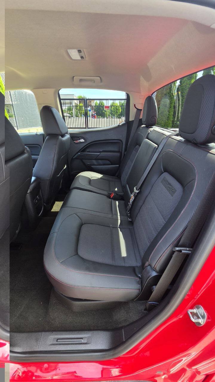 Used 2015 GMC Canyon SLE w/ All-Terrain Package AWD/4WD image 10
