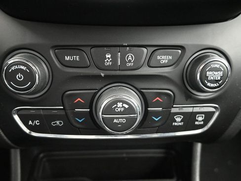 Used 2022 Jeep Cherokee Limited image 15