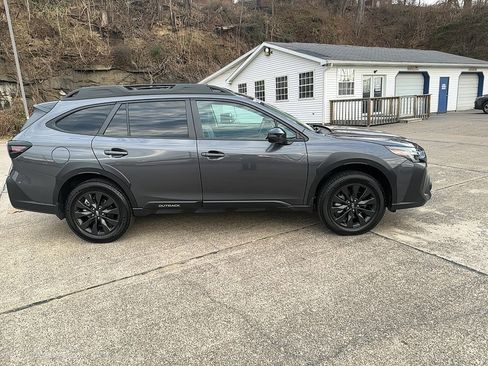 Used 2023 Subaru Outback Onyx Edition image 3