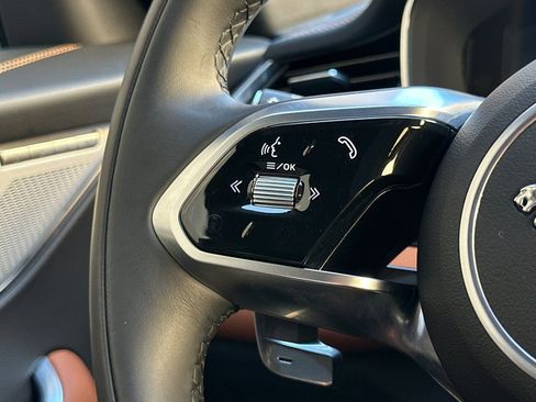 Used 2025 Jaguar F-PACE R-Dynamic S image 27