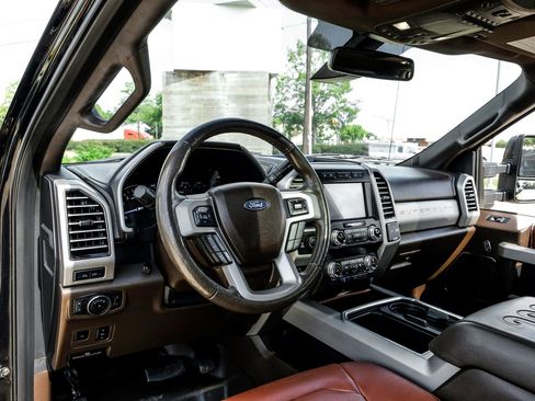 Used 2019 Ford F250 King Ranch w/ King Ranch Ultimate Package AWD/4WD image 3