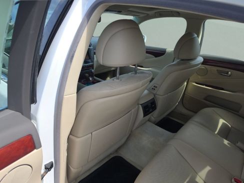 Used 2012 Lexus LS 460 w/ Comfort Pkg RWD image 21