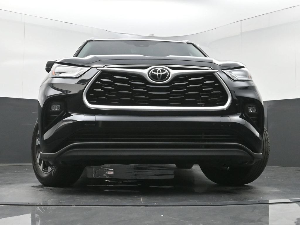 Used 2023 Toyota Highlander XLE FWD image 29