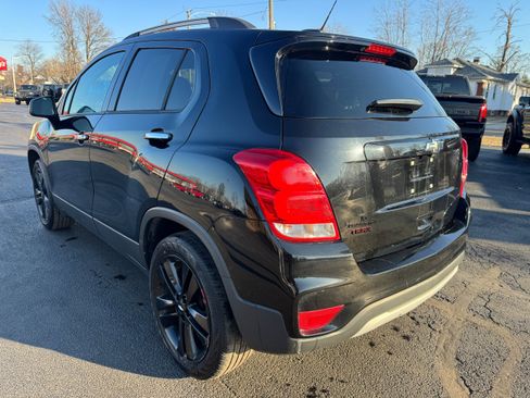 Used 2019 Chevrolet Trax LT w/ Sun & Sound Package image 4