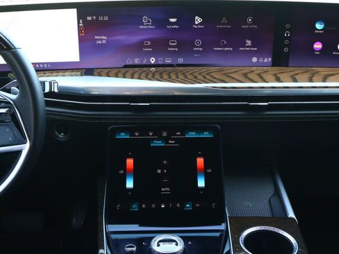 Certified 2025 Cadillac Escalade Sport Platinum AWD/4WD image 17