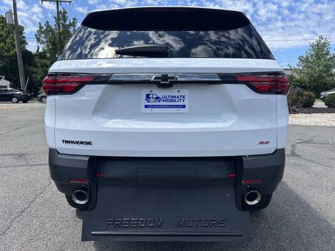 Used 2023 Chevrolet Traverse RS FWD image 9