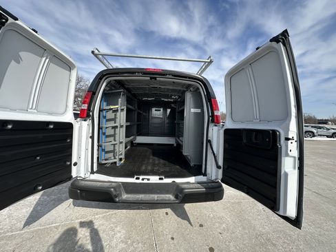 Used 2025 Chevrolet Express 3500 CARGO w/ Driver Convenience Package image 23