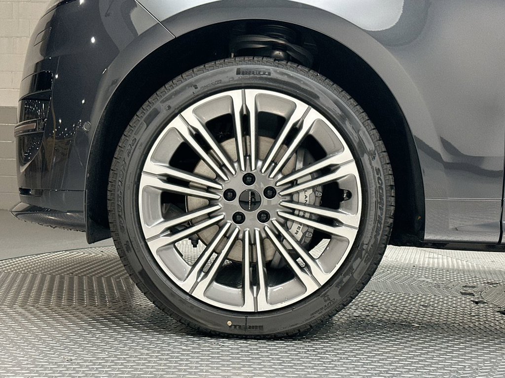 New 2027 Land Rover Range Rover Sport Dynamic SE AWD/4WD image 5