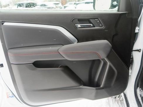 Used 2025 Chevrolet Colorado Z71 AWD/4WD image 15